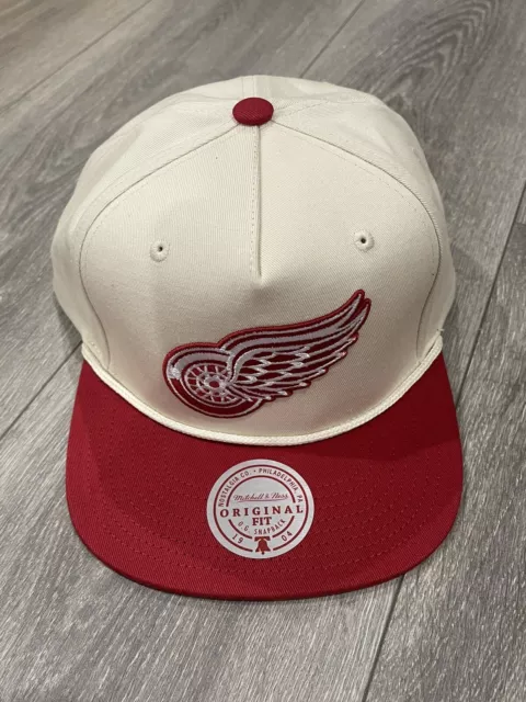 Detroit Red Wings Mitchell & Ness SnapBack Adjustable Hat Creamy,Red Color