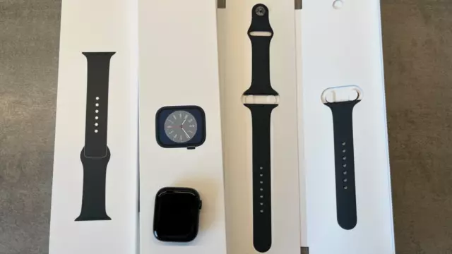 Apple Watch Series 8 45 mm Midnight-Aluminiumgehäuse mit Midnight-Sportarmband