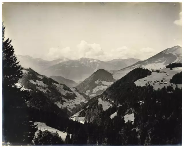 Suisse, Vallée des Ormonts, vue prise du chemin de la Comballaz Vintage print,