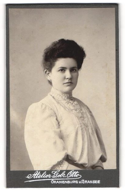 Fotografie Atelier Gebr. Otto, Oranienburg, Portrait junge Dame mit Hochsteckfr