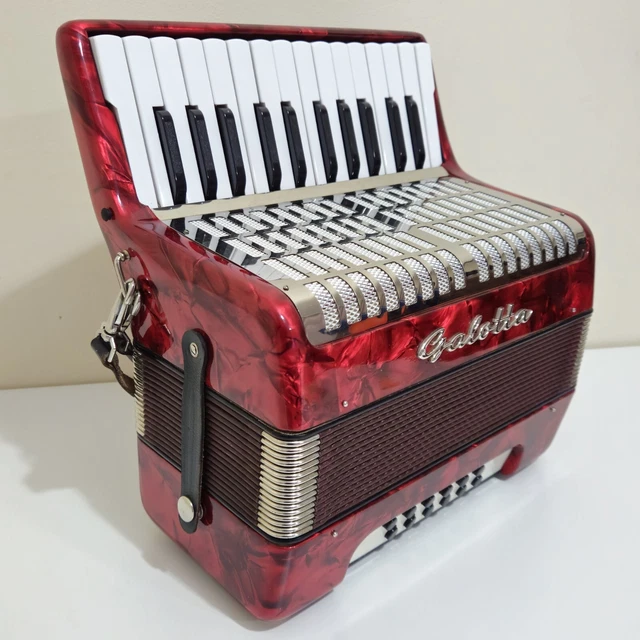 GALOTTA ACCORDION 12 Bass Piano 26 Treble Pearl Red Junior
