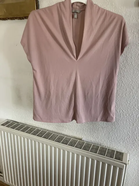 Lovely pale pink/nude top. Size med H&M cap sleeves and v neck fits so well.+