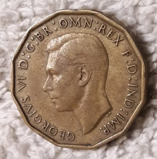 1942 Heavily Circulated Great Britain 3 Pence Coin , UK England,  With Flaws ☆