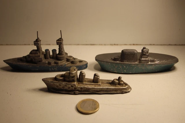 Lot De 26 Bateaux De Guerre Miniatures - Métal - Dinky, Triang, Bangor - Occasion