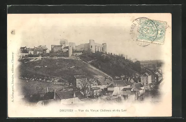 CPA Druyes-les-Belles-Fontaines, Vue du Vieux Chateau et du Lac 1904