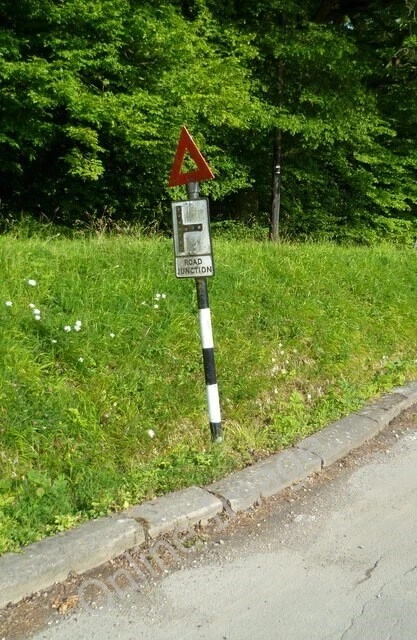 Photo 6x4 Road Junction Cinder Hill/TQ3729 This is an old sign outside H c2011