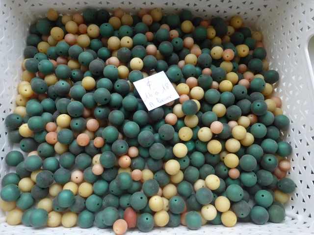 SUPER PROMO au poids 1500 g de perle en acrylique vintage RONDE 19 €