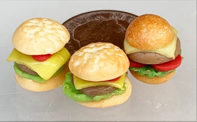 3 Cheese Burgers Kitchen Food Tumdee 1:12 Scale Dolls House Miniature Accessory