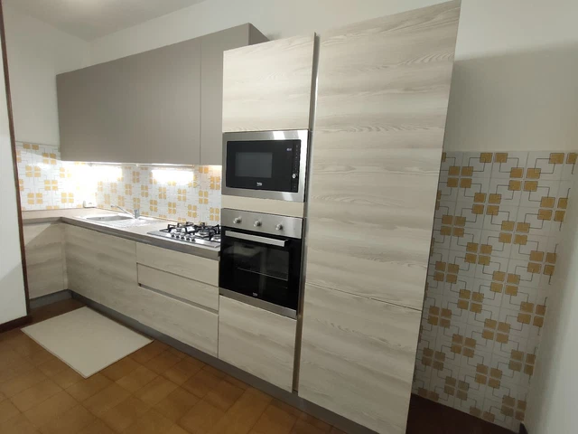 Cucina completa di elettrodomestici usata