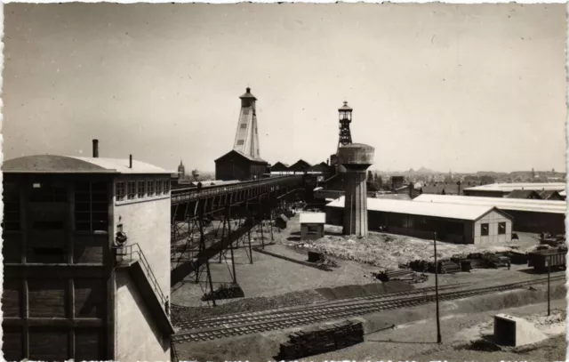 CPA Fouquieres-les-Lens Les Installations de la Fosse 6 (253409)