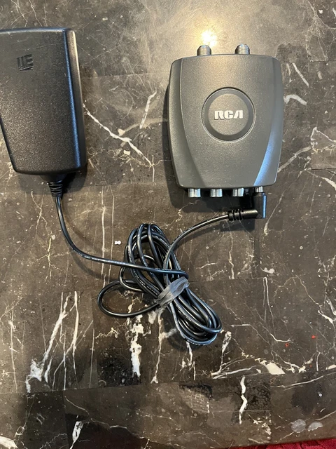 RCA Compact A/V Modulator CRF907A  with AC/DC Adapter Power Cord