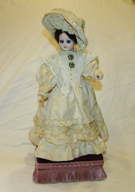 Poupée Automate Ancienne – Tête Porcelaine – Boîte à Musique – 55 Cm – 19ème