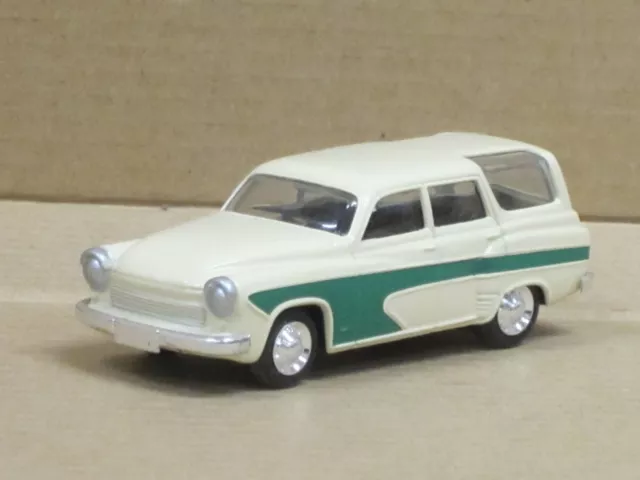 Wartburg 311 Camping Kombi in creme ohne Box Grell 1:64