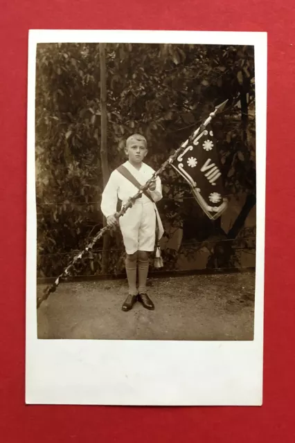 Privat Foto AK Kinder Junge Pfadfinder Turner ? mit Fahne Fahnenträger  ( 62526
