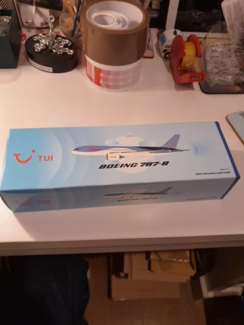 Collectable 1:250 Scale Model Aircraft: TUI AIRWAYS BOEING 787-8 BNIB