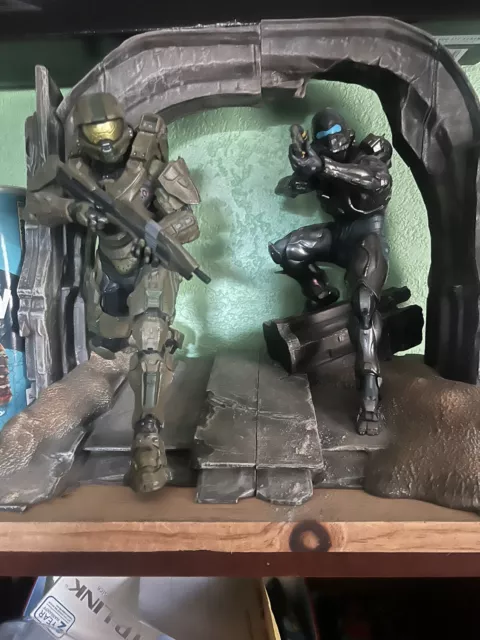 Halo 5 Guardians Limited Collector's Edition Master Chief & Spartan Locke  Statue