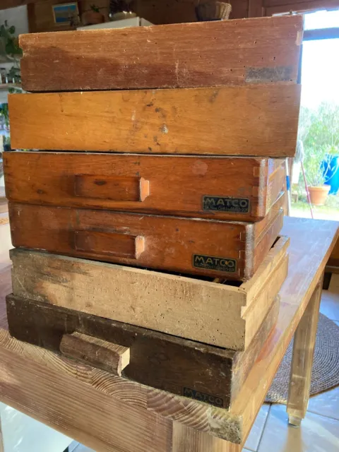 Lot de vieux tiroirs anciens en bois Matco