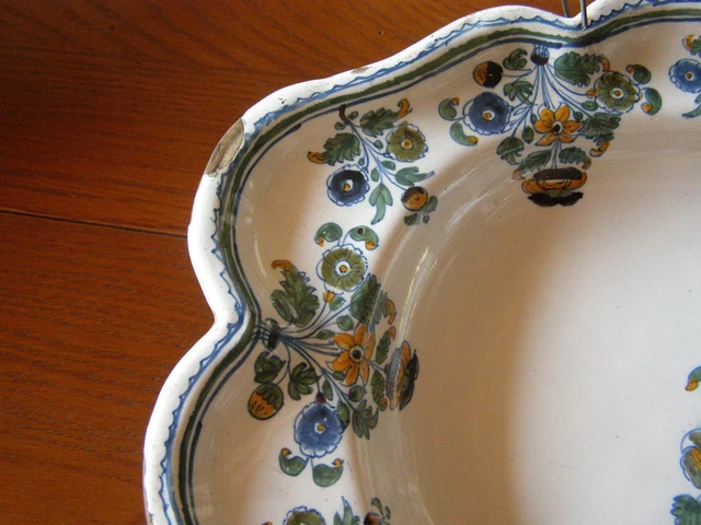 Plat Moustiers Xviii Bord Chantourne A Decor De Fleurs De Pomme De Terre 3