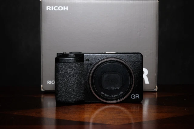 Ricoh GR III 24MP Digital Compact Camera GR3 Graphite  28mm *excellent* 4981