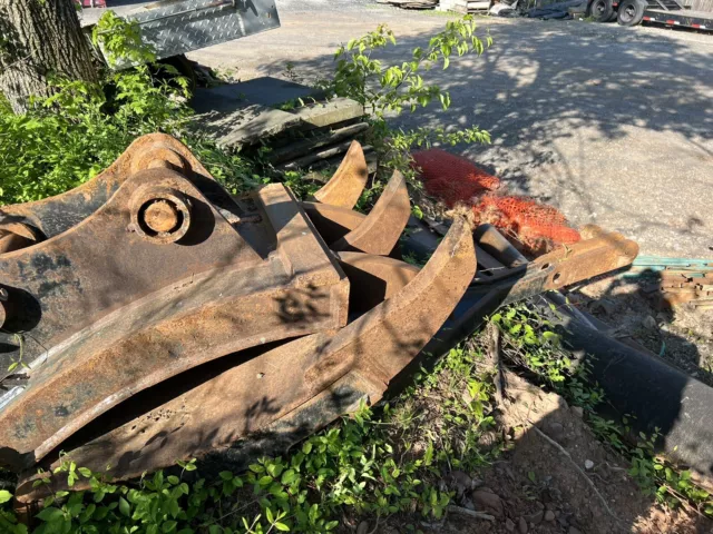 Grapple for Cat 315 with Quick Coupler purchase 2018 used once for demo job