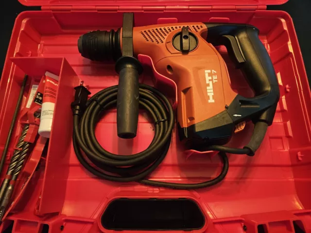 HILTI TE 7 CORDED ROTARY HAMMER DRILL With Case and 5 Bits!