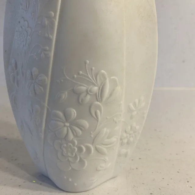 Vintage Kaiser White Bisque Porcelain Oval Bouquet Vase # 266 Floral Mint 6.75" 3