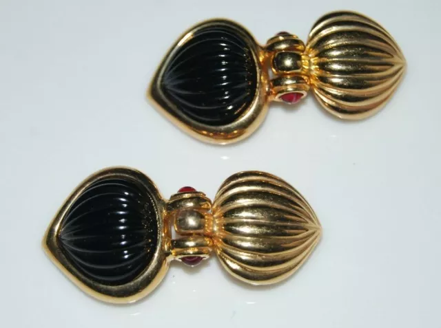 Elegant Vintage Gold Toned Metal & Ribbed Black Glass Cabochon Clip On Earrings