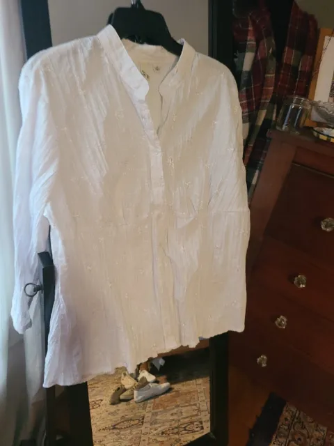 St Johns Bay White Button Up Blouse Embroidered Crinkled Cotton Mandarin Collar