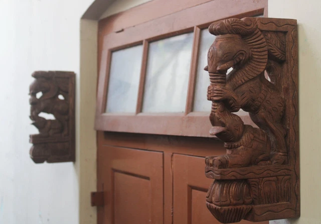 Yali Wall Bracket Corbel Pair Wooden Temple Sculpture Vintage Home Decor Shelf