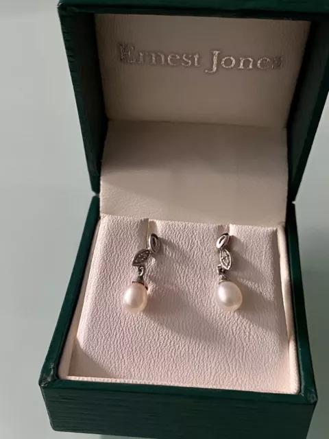 Ernest Jones Pearl earrings