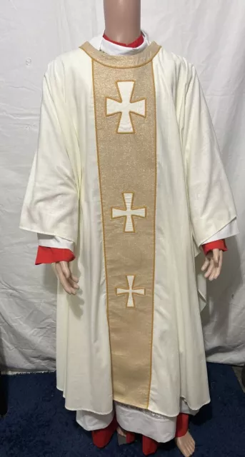 * Beautiful Catholic Priests White & Gold Chasuble Vestment