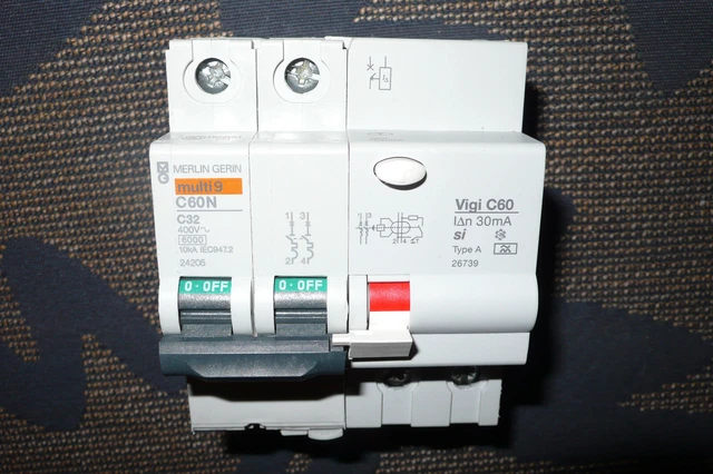 Disjoncteur Différentiel Merlin Gerin DT40 - 32A 30mA Type AC, Occasion En état De Marche