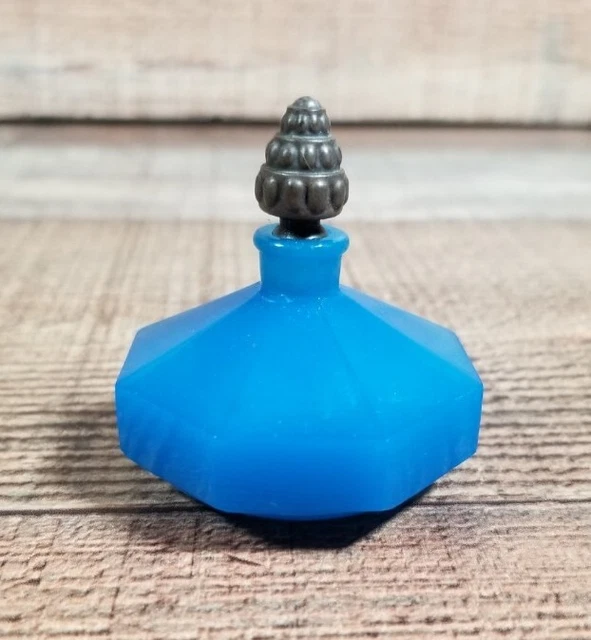 VINTAGE! Le Debut Bleu by Richard Hudnut Blue glass perfume  Bottle RARE!
