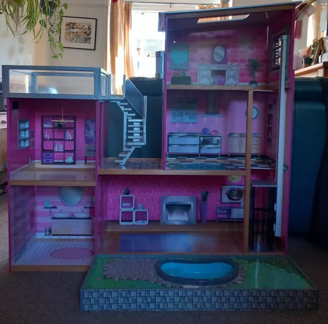 KID KRAFT UPTOWN Dollhouse Model 65833 Plus Barbie Car Included