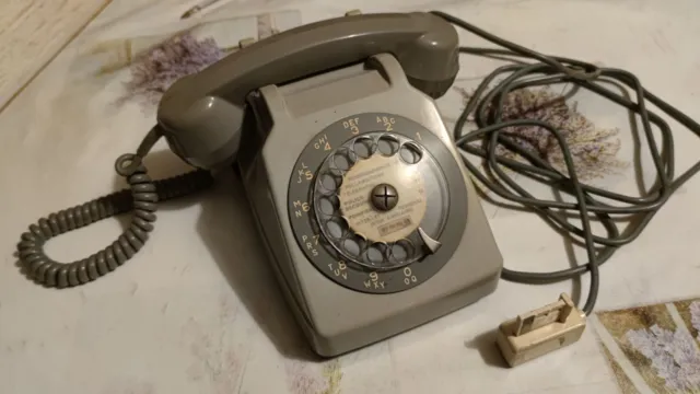 Ancien téléphone fixe à cadran SOCOTEL