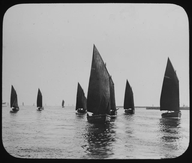 Magic Lantern Slide HERINGSFLOTTE ZURÜCK NACH ABERDEEN C1890 FOTO GWW ANTIK