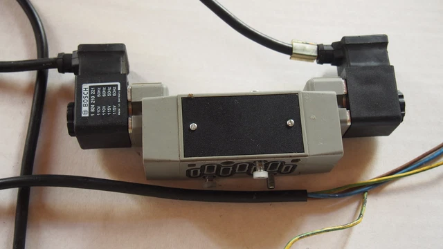 Distributeur Pneumatique BOSCH 5/2 0 820 024 604 - Occasion Fonctionnel - Origine France