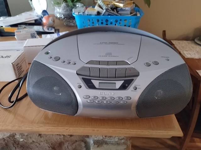 Sony CFD-S250 AM/FM Radio Boombox CD Player Cassette recorder portable WORKS