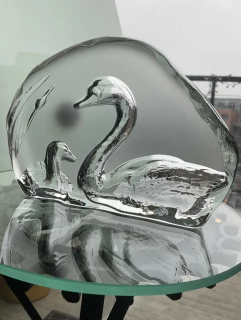 Cristal d'Arques Art Glass Lead Crystal Paperweight Swan & Baby Figurine France