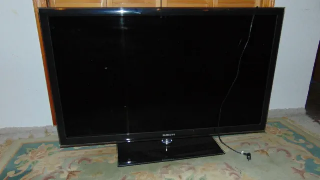 Samsung LED Flat Screen, 6300 series  45.9" FOR PARTS! w/ Remote