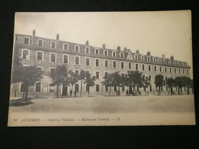 CPA - 89 - AUXERRE - Caserne Vauban - Bâtiment Central