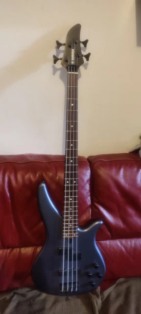 guitare basse électrique Yamaha modèle RBX 370 A couleur bleu 
