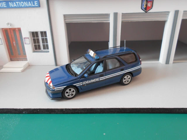 Miniature Renault Laguna 1 Phase 2 Break – Gendarmerie – Universal Hobbies 1/43 – Occasion