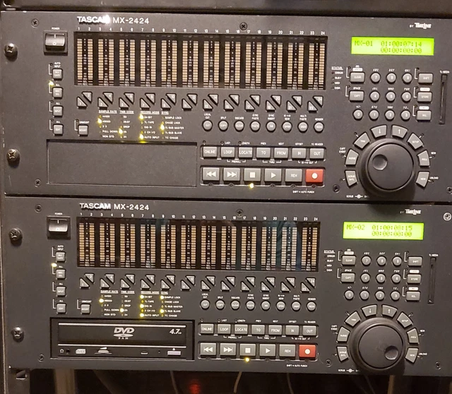 2x Tascam MX2424 Studio-Digitalrecorder mit der großen Fernbedienung