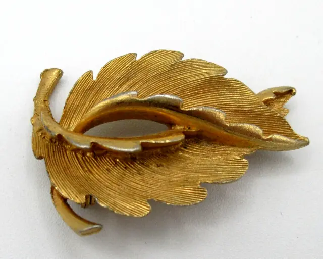 Vtg 2" UNUSUAL OPEN WORK 3D Pin Brooch textured gold tone metl 2 LEAF Jewelry