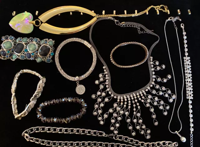 Small Job Lot Of Silver Gold Tone Vintage Jewellery Inc Diamanté Lot 22G