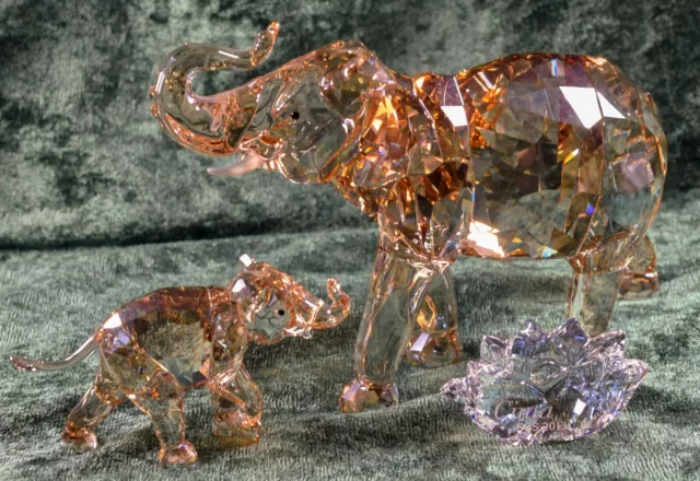 Swarovski SCS 2013 AE crystal Elephant Cinta, with baby & plaque, mib, E. Adamer Swarovski SCS 2013 AE crystal Elephant Cinta, with baby & plaque, mib, E. Adamer