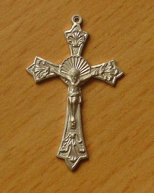 Alter Kreuzanhänger - Rosenkranzkreuz - (Leichtmetall) - (AA95a)