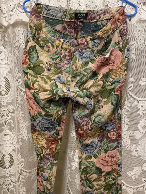 https://www.picclickimg.com/NcsAAOSwVV9lTsRY/New-Boohoo-Man-Relaxed-Fit-Floral-Tapestry-Jeans.webp