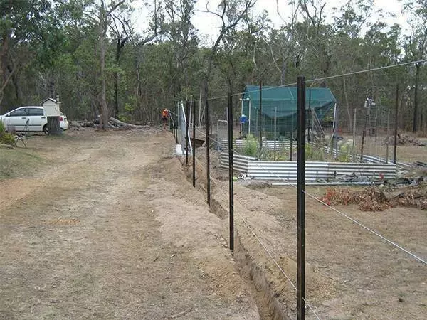 Star Pickets Black Fence Post great for Farming Gardening Building Concreting 3
